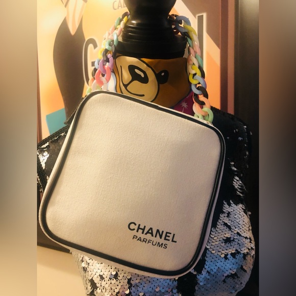 Auth. CHANEL Restyled Square White & Black Crossbody/Handbag from Cosmetic Case - Picture 5 of 16